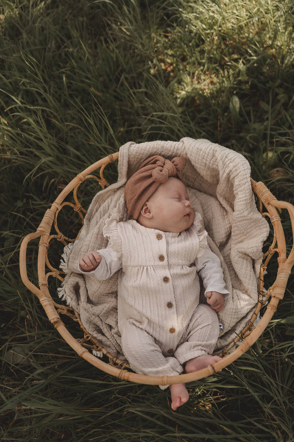 Baby im Grass